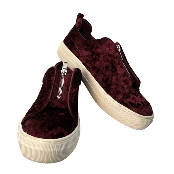 Steve Madden Gnarly Burgundy Velvet Women’s Size 7 Slip On Shoes - Picture 1 of 7